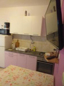Kuchyň nebo kuchyňský kout v ubytování Apartment Onix