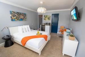 Postel nebo postele na pokoji v ubytování Hollywood Beach Suites and Hotel