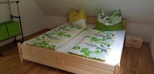 Postel nebo postele na pokoji v ubytování Ferienwohnung Tauschmann