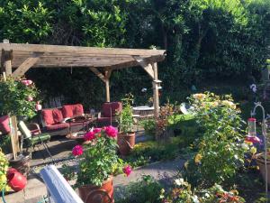 Zahrada ubytování Clementine's Guest House & Vacation Rentals