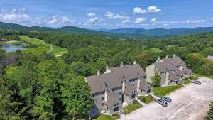 Gallery image of Beautifully decorated, 3 bedroom 2 bedroom condo is moments away from the Base Lodges Whiffletree D2 in Killington