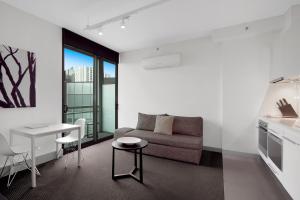 Posezení v ubytování Docklands Private Collection - City Harbour Apartments