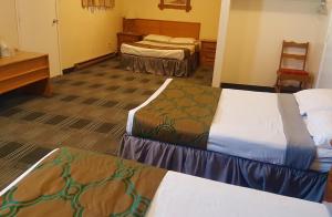 Un pat sau paturi într-o cameră la Agassiz Park Lodge