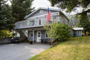 Foto da galeria de Bears Den Alaska Lodging em Seward