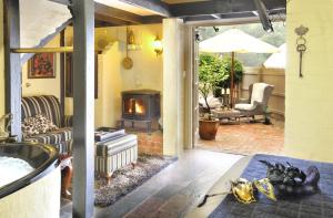 Area soggiorno di A Loft In The Mill Boutique Accommodation