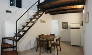 a dining room with a table and a staircase at Dpto Low Cost Terraza Alem Costanera in Gualeguaychú