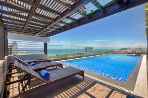 Bazen v nastanitvi oz. blizu nastanitve Cosmos Hotel Danang