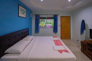 Postel nebo postele na pokoji v ubytování บ้านทิพรัตน์ สัตหีบ