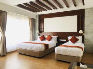 Llit o llits en una habitació de Landmark Pokhara