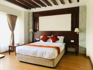 Llit o llits en una habitació de Landmark Pokhara