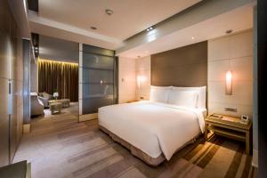 Voodi või voodid majutusasutuse Hotel Nikko Saigon toas