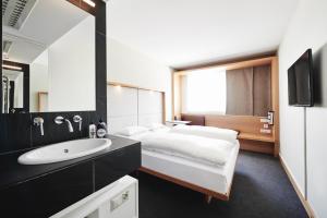 Postel nebo postele na pokoji v ubytování Hotel Daniel Graz - Smart Lifestyle Near City Centre