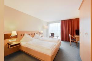 Letto o letti in una camera di Hotel Weisses Kreuz