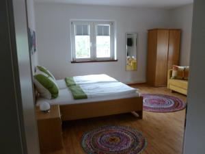 Säng eller sängar i ett rum på Altes Vogtshaus