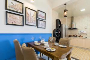 a dining room with a wooden table and chairs at Haikou Xiuying·Binhai Avenue· Locals Apartment 00164510 in Changliu