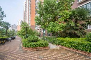 Vrt ispred objekta Zhengzhou Jinshui · North 3rd Ring Huayuan Road·Locals Apartment · 00174560