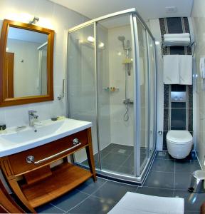 Um banheiro em Hotel Perula & SPA