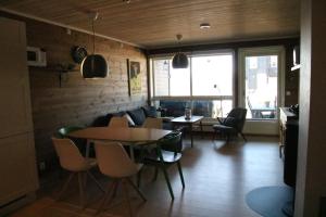 a dining room with a table and chairs at Myrkdalen Resort Årmotssteien in Vossestrand