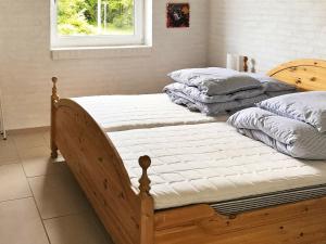Katil atau katil-katil dalam bilik di Two-Bedroom Holiday home in Thyholm 6