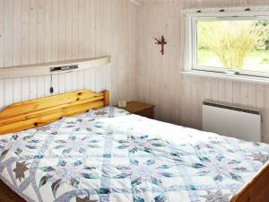 Voodi või voodid majutusasutuse Two-Bedroom Holiday home in Stege 8 toas