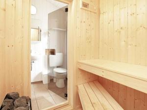 Koupelna v ubytování 5 person holiday home in GROEMITZ