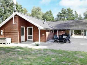 Afbeelding uit fotogalerij van 12 person holiday home in R dby in Kramnitse