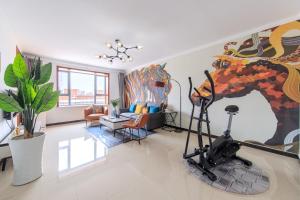 a living room with a couch and a horse painting on the wall at Baoding Jingxiu·Beiguo Shopping Mall· in Baoding