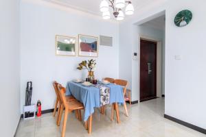 a dining room with a blue table and chairs at Baoding Lianchi·North China Electric Power University· in Baoding +18 photos