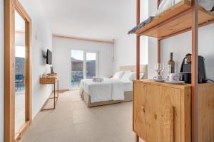 Posteľ alebo postele v izbe v ubytovaní Omnia Mykonos Boutique Hotel & Suites