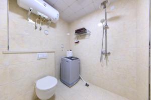 a bathroom with a toilet and a shower at Baoding Lianchi·North China Electric Power University· in Baoding +20 photos