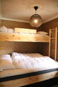 Uma ou mais camas em beliche em um quarto em Myrkdalen Resort Klypeteigen Apt