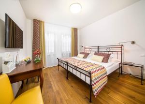 Kama o mga kama sa kuwarto sa Bellevue Hotel Benešov