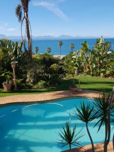 Πισίνα στο ή κοντά στο Blue Water Bay Holiday Apartment