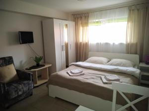 Vuode tai vuoteita majoituspaikassa Heviz Therme Apartmenthaus