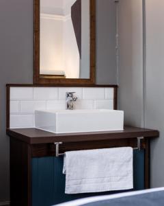 a bathroom with a white sink and a mirror at Southern Cross in Watford