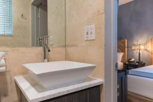Koupelna v ubytování Whitelaw Hotel