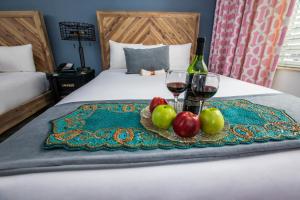 
an apple and a banana on a bed at Whitelaw Hotel in Miami Beach
