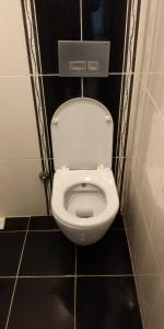 A bathroom at Seahouse Suites
