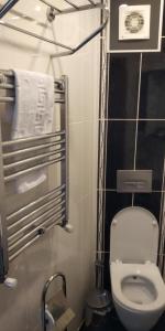 A bathroom at Seahouse Suites