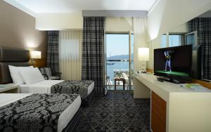TV a/nebo společenská místnost v ubytování Cettia Beach Resort
