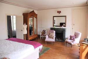 Giường trong phòng chung tại Chateau Igny