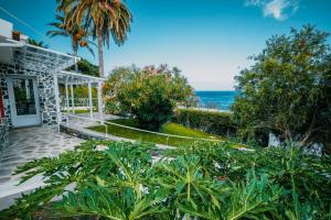 a house with a view of the ocean at Casa Maravilha II in Caniço