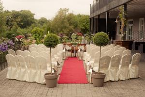 Vrt pred nastanitvijo Woodford Dolmen Hotel Carlow