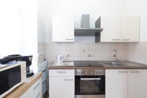 Kuchyňa alebo kuchynka v ubytovaní Apartment Tessa + 37 fotografií