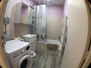 Koupelna v ubytování appartement lisieux calme très bien équipé + 10 fotografií