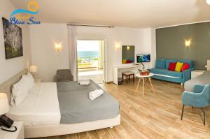 Postel nebo postele na pokoji v ubytování Blue Sea Hotel