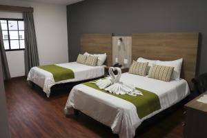 Postel nebo postele na pokoji v ubytování Hotel Puerta del Sol