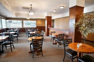 Εστιατόριο ή άλλο μέρος για φαγητό στο Red Lion Inn & Suites Olympia, Governor Hotel