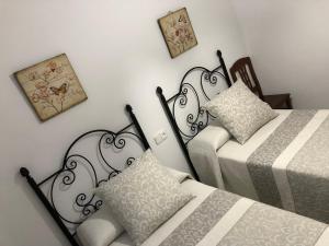 Łóżko lub łóżka w pokoju w obiekcie CASA MARIA LUISA