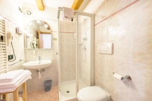 Koupelna v ubytování Alpstyle Hotel Albolina Wellness & Beauty